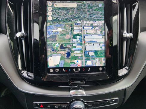 Used 2025 Volvo XC60 B5 Core image 25