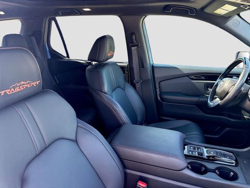 Used 2025 Honda Pilot TrailSport image 29