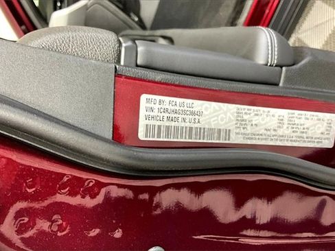 New 2025 Jeep Grand Cherokee Laredo image 9