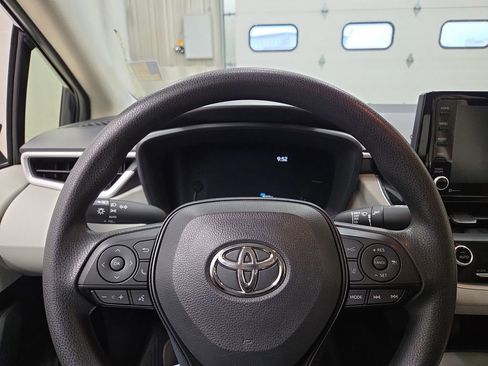 Used 2022 Toyota Corolla LE FWD image 17