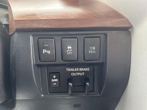 Used 2018 Toyota Tundra Limited w/ Limited Premium Package image 23