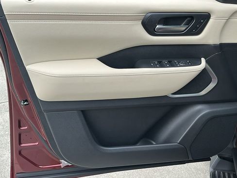 New 2025 Nissan Armada Platinum image 17