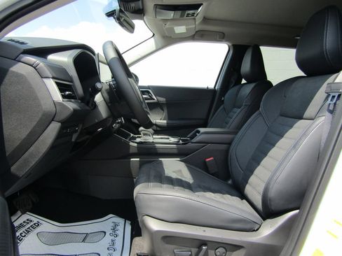 Used 2026 Mitsubishi Outlander AWD image 3