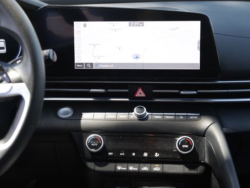 Used 2024 Hyundai Elantra SEL FWD image 7