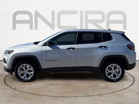 Used 2024 Jeep Compass Sport image 7