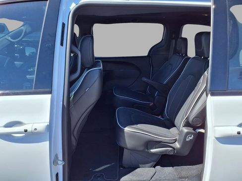New 2026 Chrysler Pacifica Limited w/ S Appearance Package FWD image 24