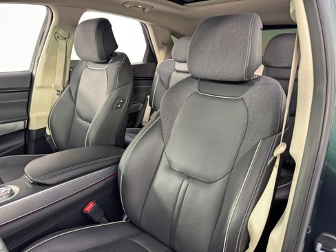 Used 2024 Genesis Electrified GV70 Advanced image 38