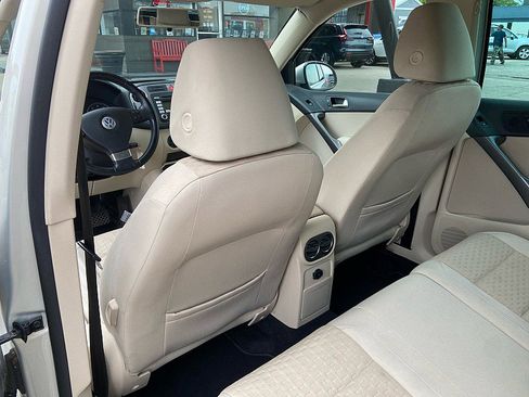 Used 2009 Volkswagen Tiguan SE FWD image 16