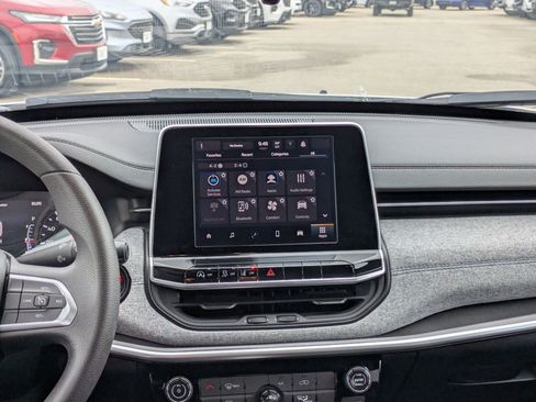 Used 2025 Jeep Compass Sport image 16