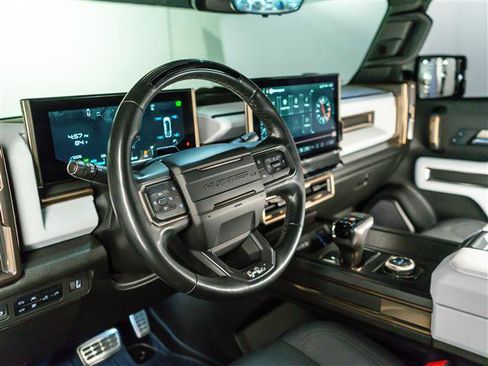 Used 2025 GMC Hummer EV 2X w/ LPO, Sport Package AWD/4WD image 4