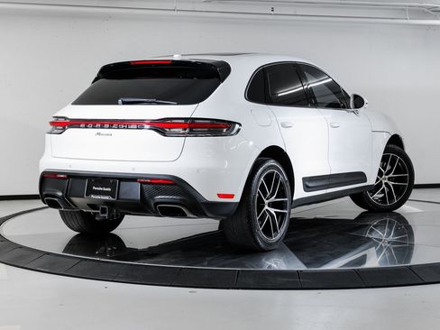 Certified 2023 Porsche Macan image 7