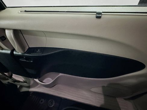 Used 2021 Chrysler Pacifica Touring-L image 39