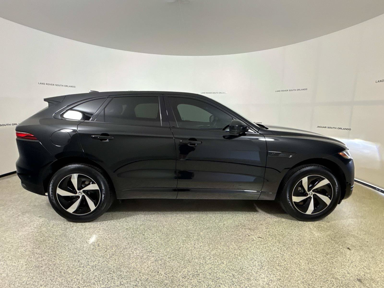 Certified 2026 Jaguar F-PACE R-Dynamic S AWD/4WD image 6