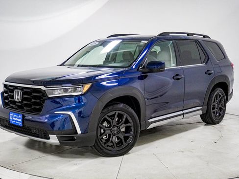 Certified 2025 Honda Pilot Touring image 1