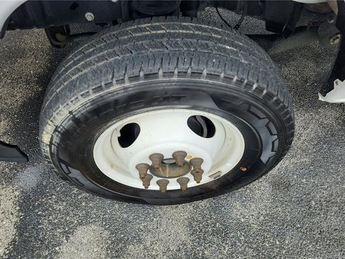 Used 2022 Ford E-450 and Econoline 450 Super Duty RWD image 9