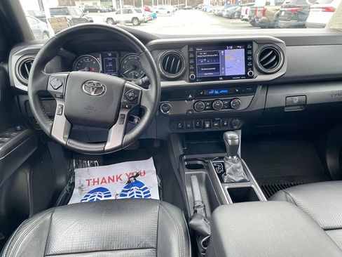 Used 2022 Toyota Tacoma TRD Off-Road image 9