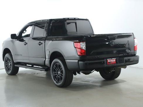 Used 2019 Nissan Titan SL w/ Midnight Edition image 41