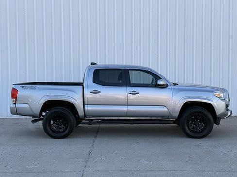Used 2022 Toyota Tacoma SR w/ SR Convenience Package image 3