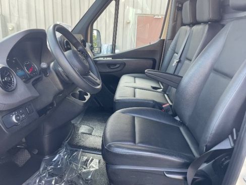 Used 2023 Mercedes-Benz Sprinter 2500 image 9