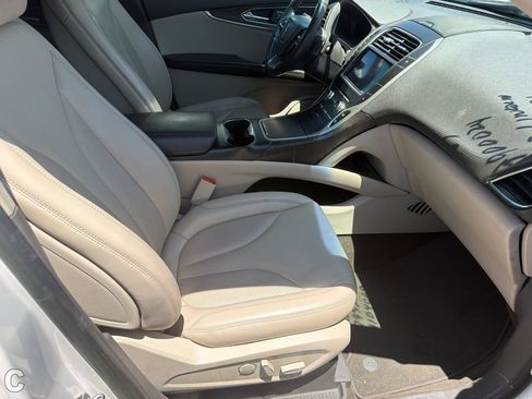 Used 2019 Lincoln Nautilus Select FWD image 6