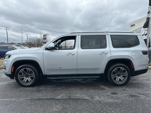 Used 2022 Jeep Wagoneer Series III w/ Flexible Seating Group AWD/4WD image 10