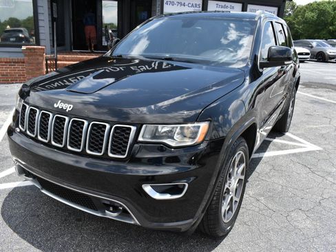 Used 2018 Jeep Grand Cherokee Limited AWD/4WD image 2