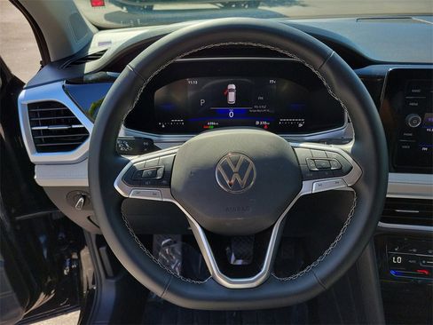 Certified 2025 Volkswagen Taos SE image 26