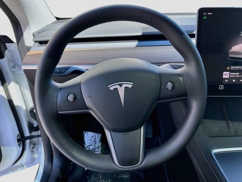 Used 2025 Tesla Model Y Long Range AWD/4WD image 10