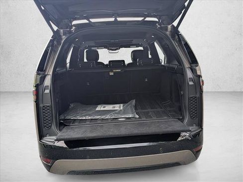 Used 2023 Land Rover Discovery HSE R-Dynamic AWD/4WD image 7