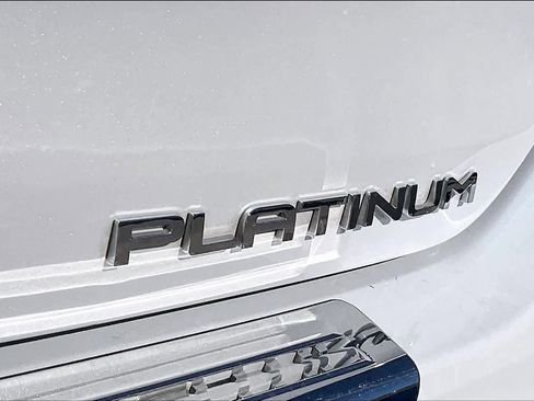 Used 2022 Toyota Highlander Platinum image 9