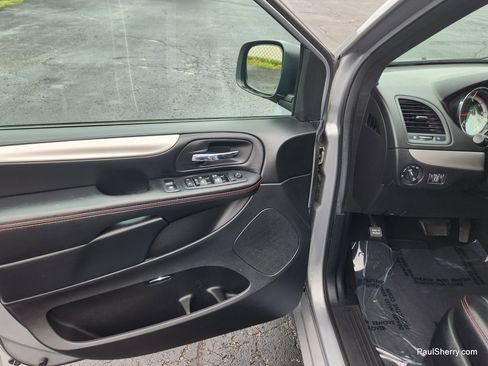 Used 2019 Dodge Grand Caravan GT FWD image 31