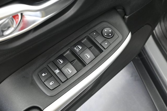 Used 2019 Jeep Cherokee Latitude AWD/4WD image 15