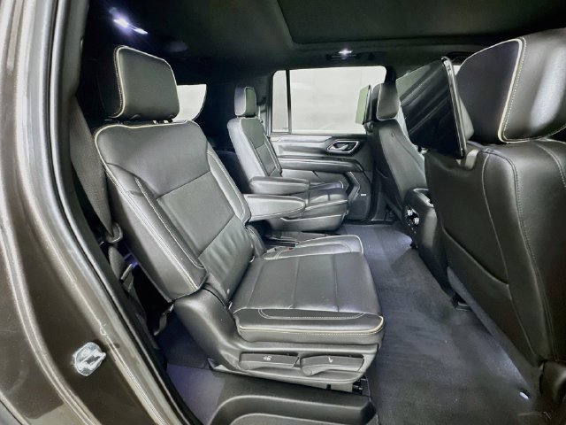 Used 2021 GMC Yukon XL SLT w/ SLT Luxury Plus Package AWD/4WD image 9