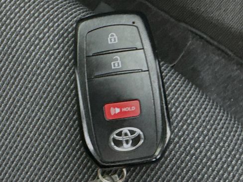 Used 2025 Toyota Prius LE FWD image 34