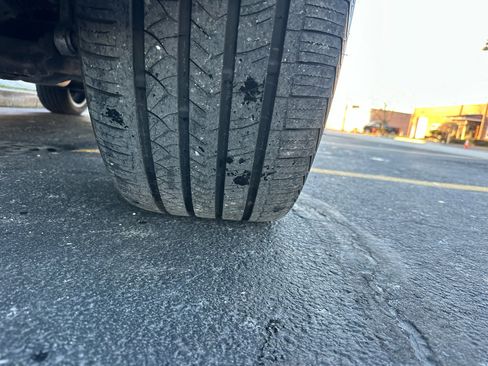 Used 2016 Volkswagen Touareg Sport image 9