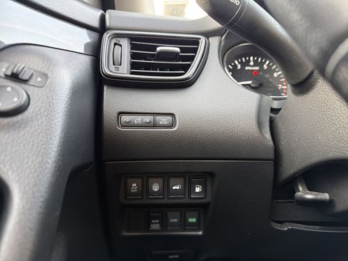 Certified 2019 Nissan Rogue SV image 23