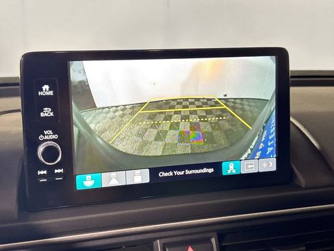 Used 2025 Honda Pilot EX-L image 16