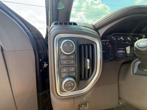 Used 2019 GMC Sierra 1500 SLT w/ SLT Premium Plus Package AWD/4WD image 28