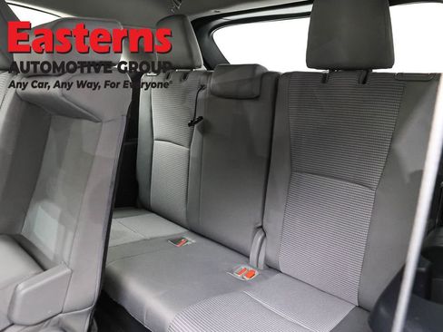 Used 2022 Toyota Highlander LE image 26
