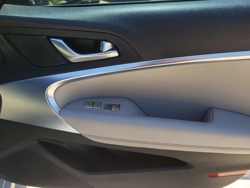 Used 2022 Genesis G70 2.0T RWD image 6