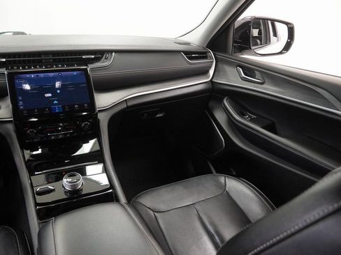 Used 2023 Jeep Grand Cherokee Limited w/ Black Appearance Package image 23