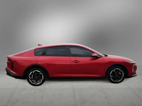 Used 2025 Kia K4 EX image 9