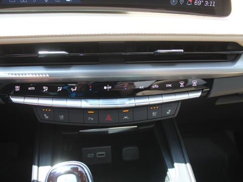Used 2024 Cadillac XT4 Premium Luxury w/ Active Safety Package FWD image 30