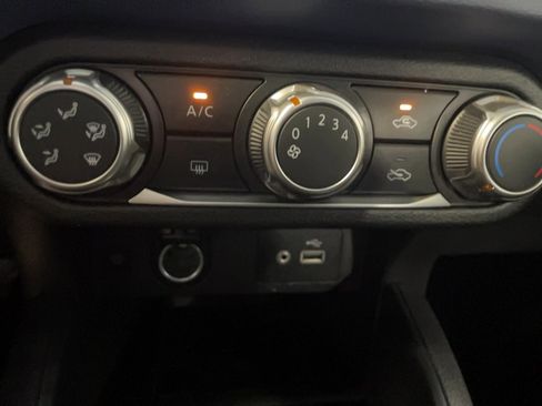 Used 2024 Nissan Versa SV FWD image 10