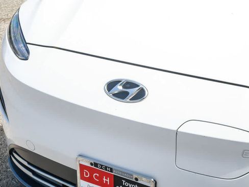 Used 2023 Hyundai Kona SE FWD image 4