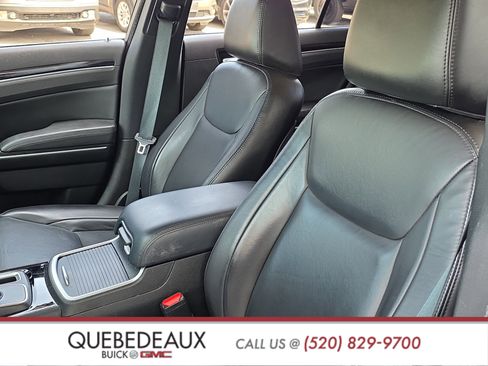 Used 2023 Chrysler 300 Touring L image 11