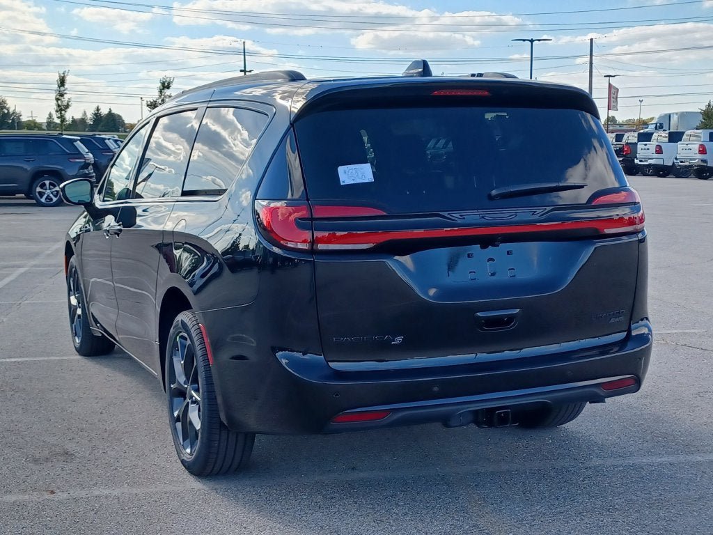 New 2027 Chrysler Pacifica Limited w/ Family Tech Group AWD/4WD image 3