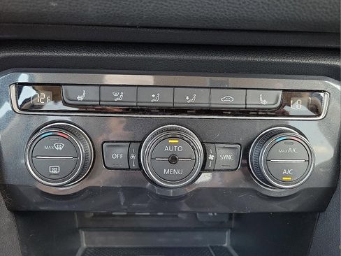 Used 2020 Volkswagen Tiguan SE image 15