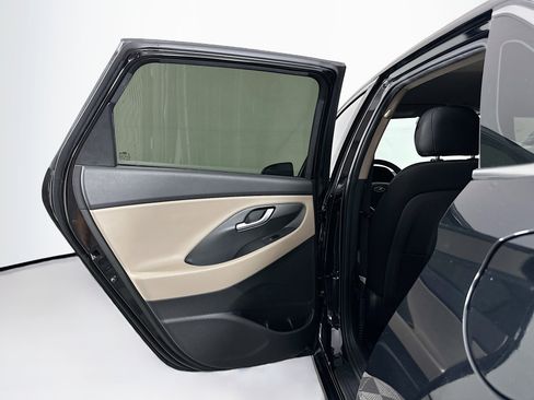 Used 2019 Hyundai Elantra GT image 24