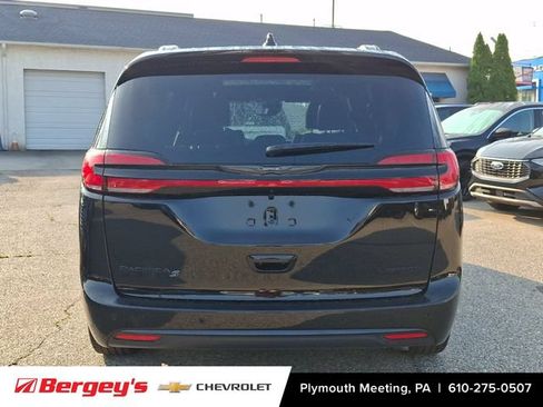 Used 2026 Chrysler Pacifica Limited w/ S Appearance Package FWD image 6